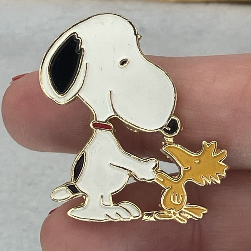 Vtg. Snoopy Woodstock Metal Badge Brooch Lapel Pin Backpack Peanuts Cartoon‎